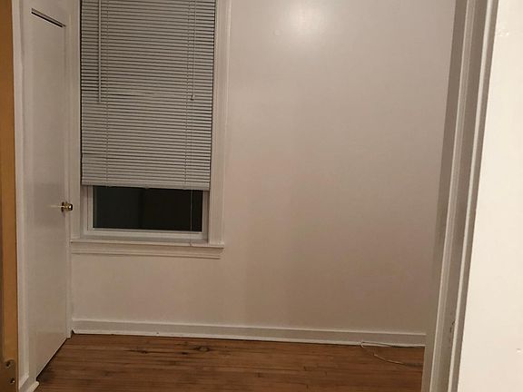 4th image of 150 E 22nd St