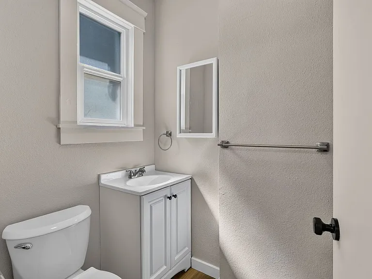 6020 NE Glisan St — Photo 16