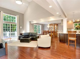 6073 Main St, Trumbull, CT 06611