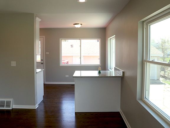 3rd image of 4225 Poplar Ave
