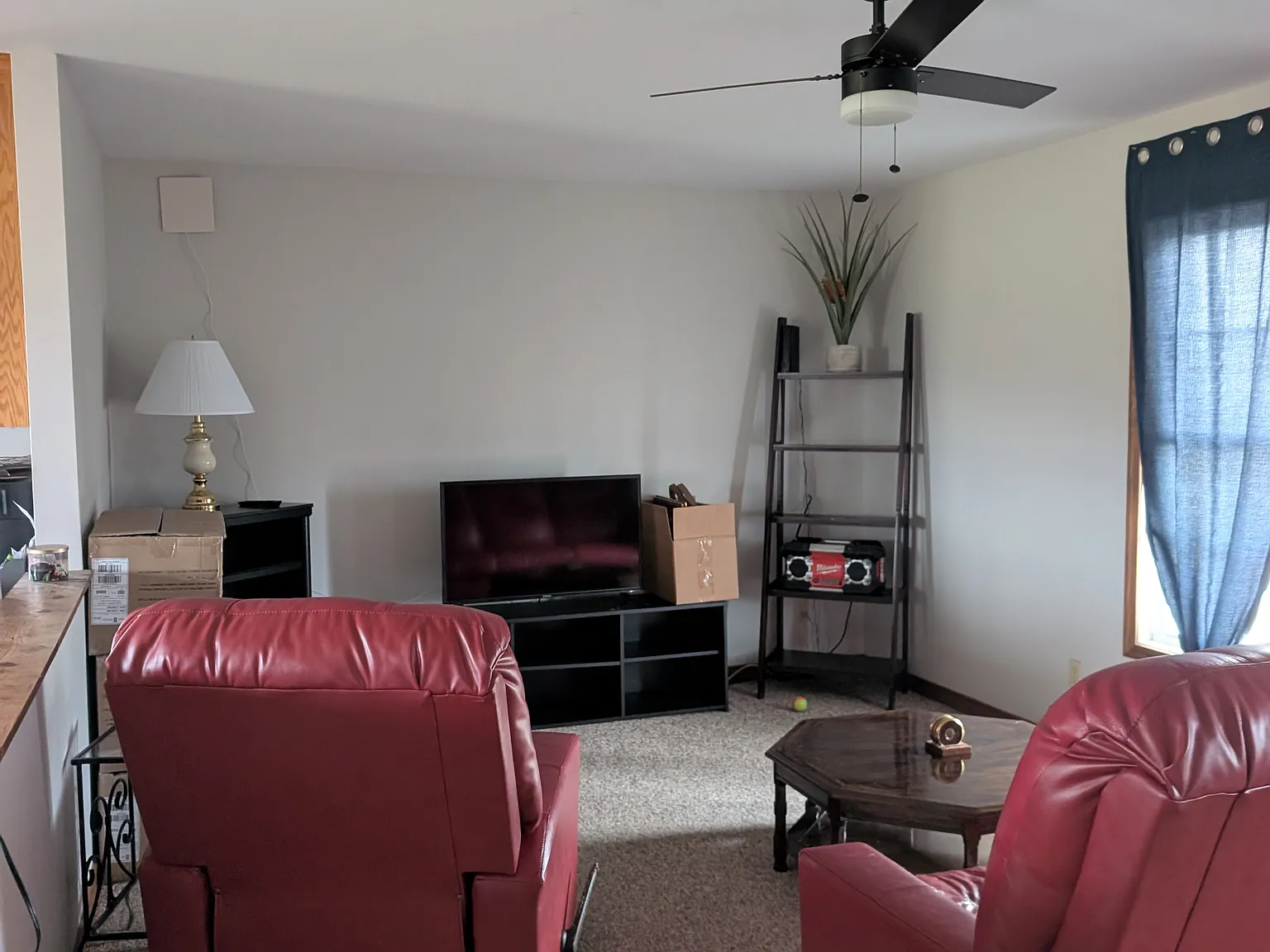 3 bed, 1100 sqft, $1,400 — Photo 2