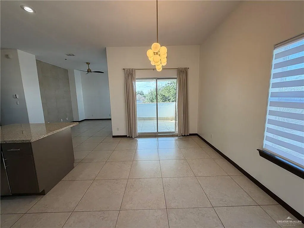 3 bed, 2.0 bath, 1333 sqft, $1,600 — Photo 4