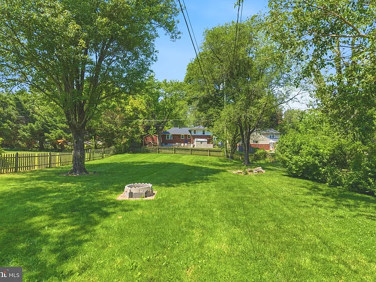 912 Shelley Rd — Photo 27