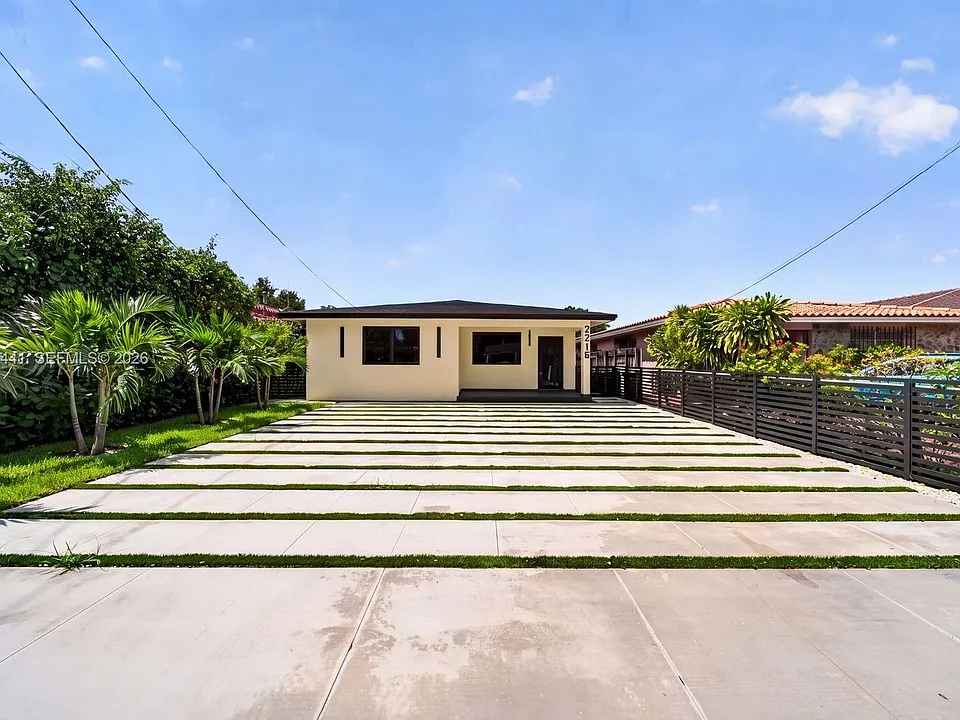 2216 SW 62nd Ave