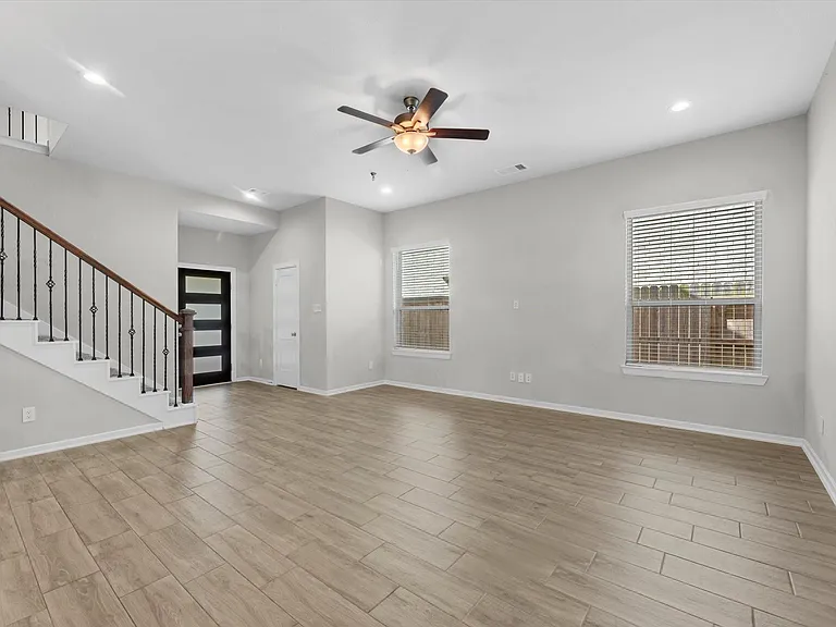 731 Lacebark Elm Trl — Photo 8