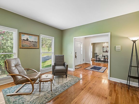 5th image of 1077 Beech Tree Ln