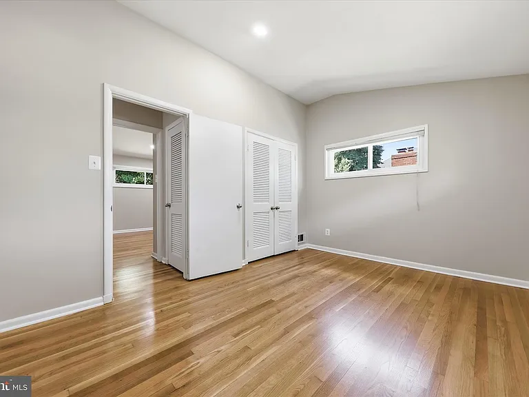 160801 Westmoreland St — Photo 23