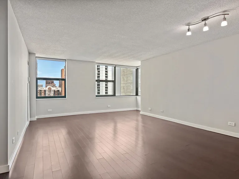 West77 Apartments — Photo 27