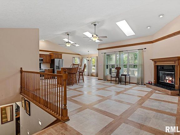 4th image of 1 Harlan Ct