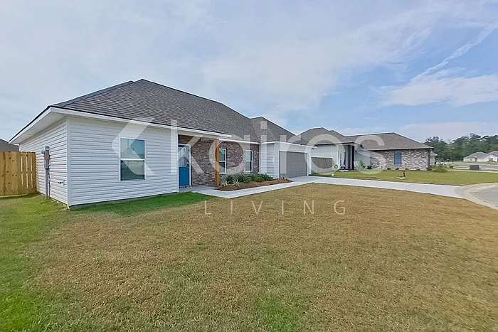3 bed, 2.0 bath, 1600 sqft, $1,995 — Photo 2