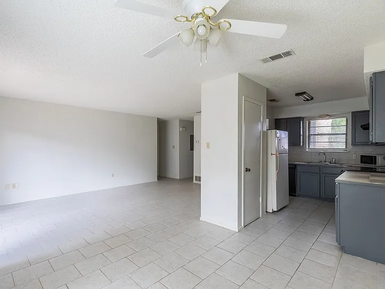 4925 Greenslope Dr — Photo 7