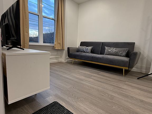 2nd image of 1429 Morris St Floor 1