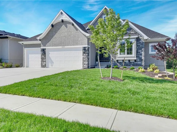 22063 W 100th Ter, Lenexa, KS 66220