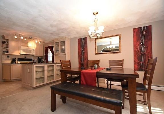 3rd image of 118 Kingston St #118