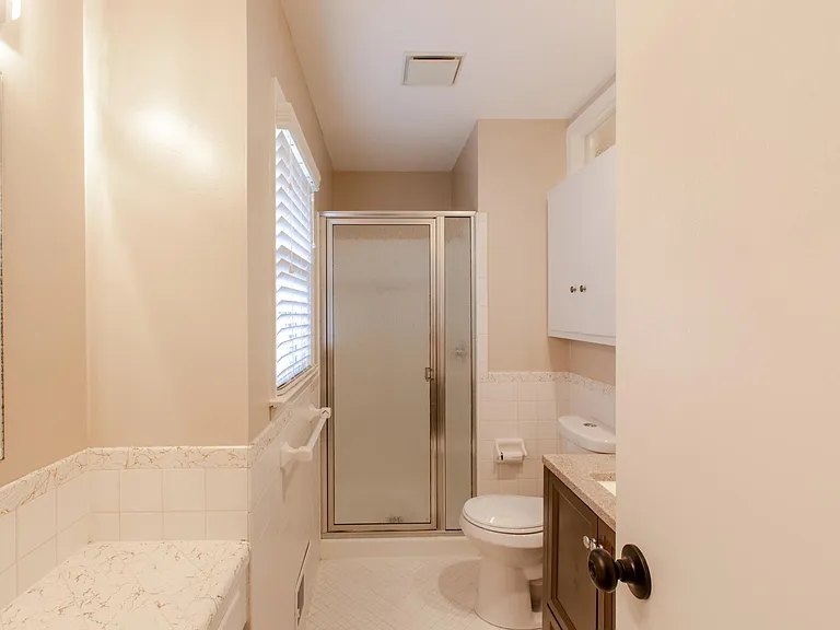 8614 Woodson Dr — Photo 15
