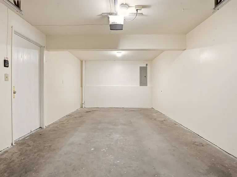 3010 N Willow Rd — Photo 9