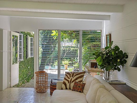 4th image of 104 E San Marino Dr