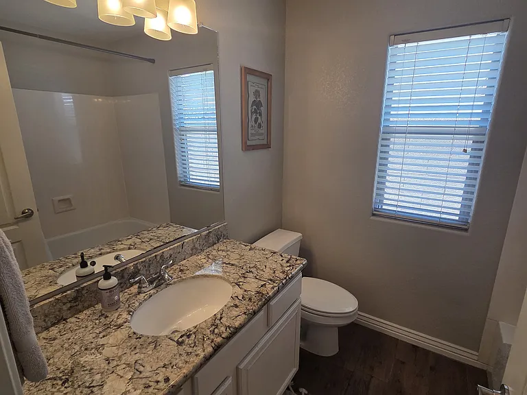 424 W Comstock Ct — Photo 25