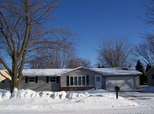 332 Laverne Dr, Green Bay, WI 54311