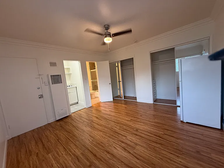 240 S Reeves Dr #A — Photo 5