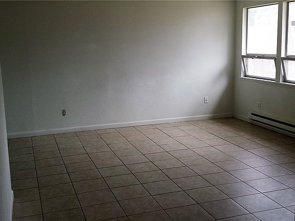 3rd image of 2729 59th Ave NE