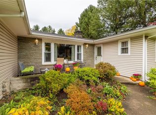 220 Harwood Cir, Rochester, NY 14625