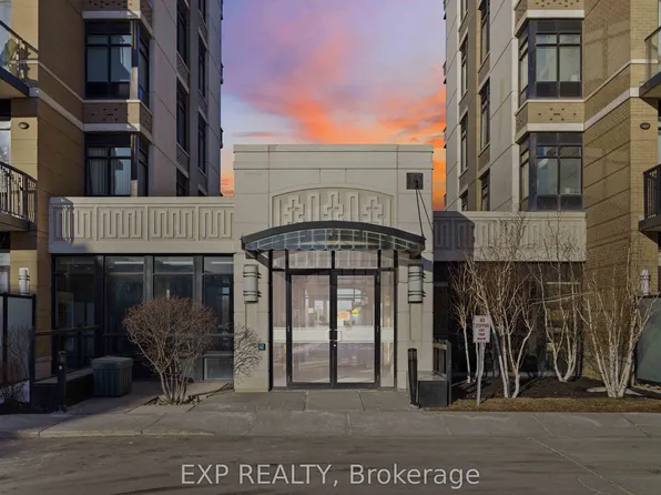 151 Upper Duke Cres #617, Markham, ON L6G 0E1