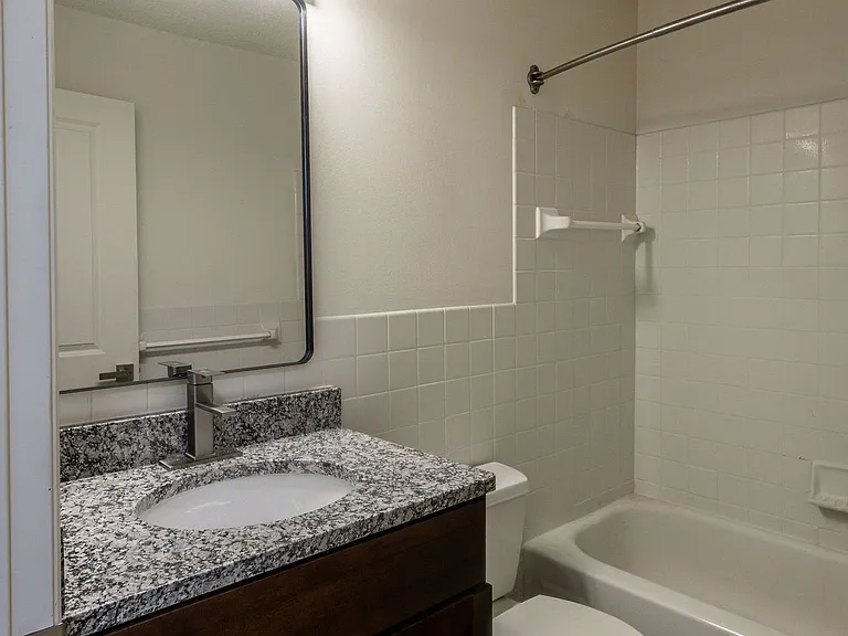 Pointe Apartments — Photo 31