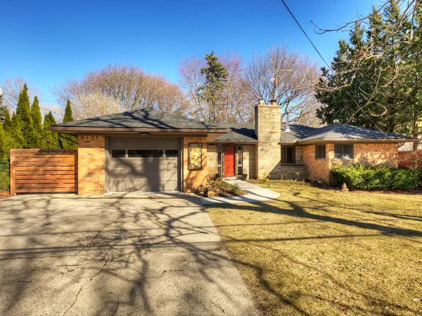 215 Monroe St, Saline, MI 48176