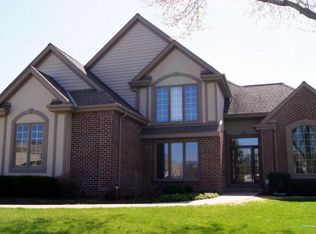 W290N3815 Fox Field Ct, Pewaukee, WI 53072