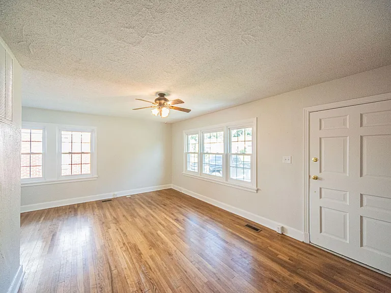 2522 Clay St — Photo 6