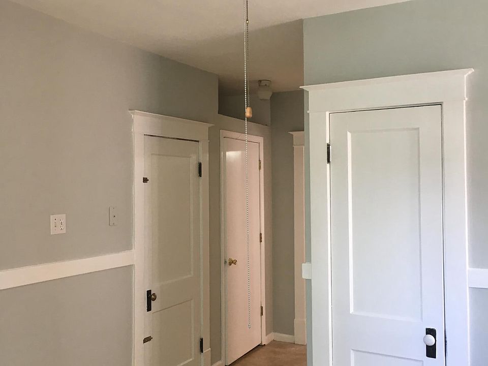 Fresh paint throughout the unit - Every inch has new paint a
