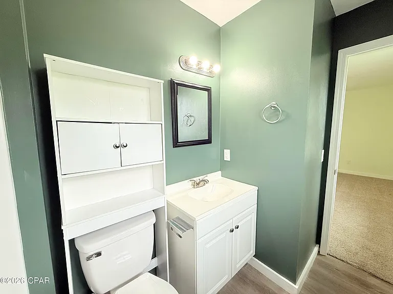 175 N Berthe Ave — Photo 24