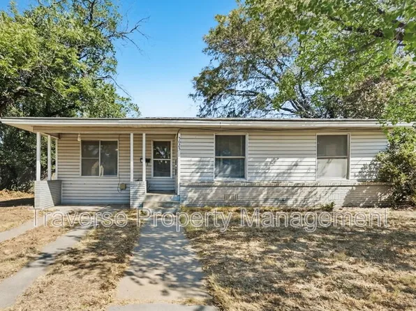 5025 Catalpa St, Haltom City, TX 76117