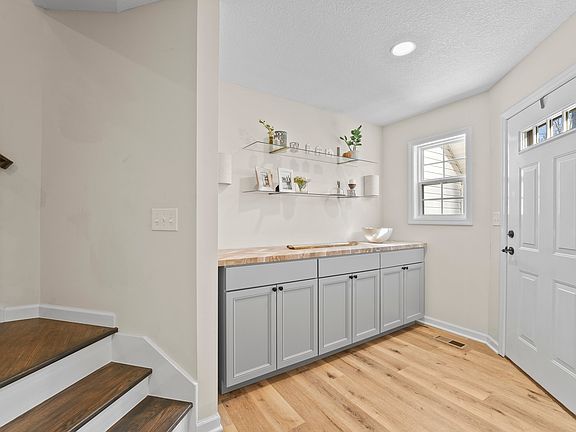 3rd image of 171 Hillwood Dr