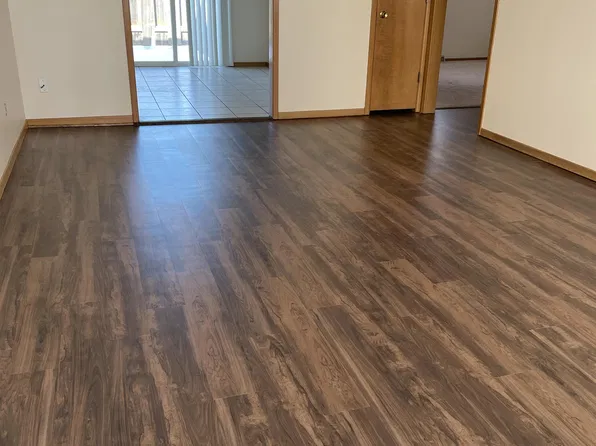 112 W 6th St, Ellinwood, KS 67526