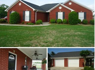 1423 Summerchase Ln, Albertville, AL 35951