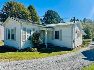 869 E Poplar Ave, Selmer, TN 38375