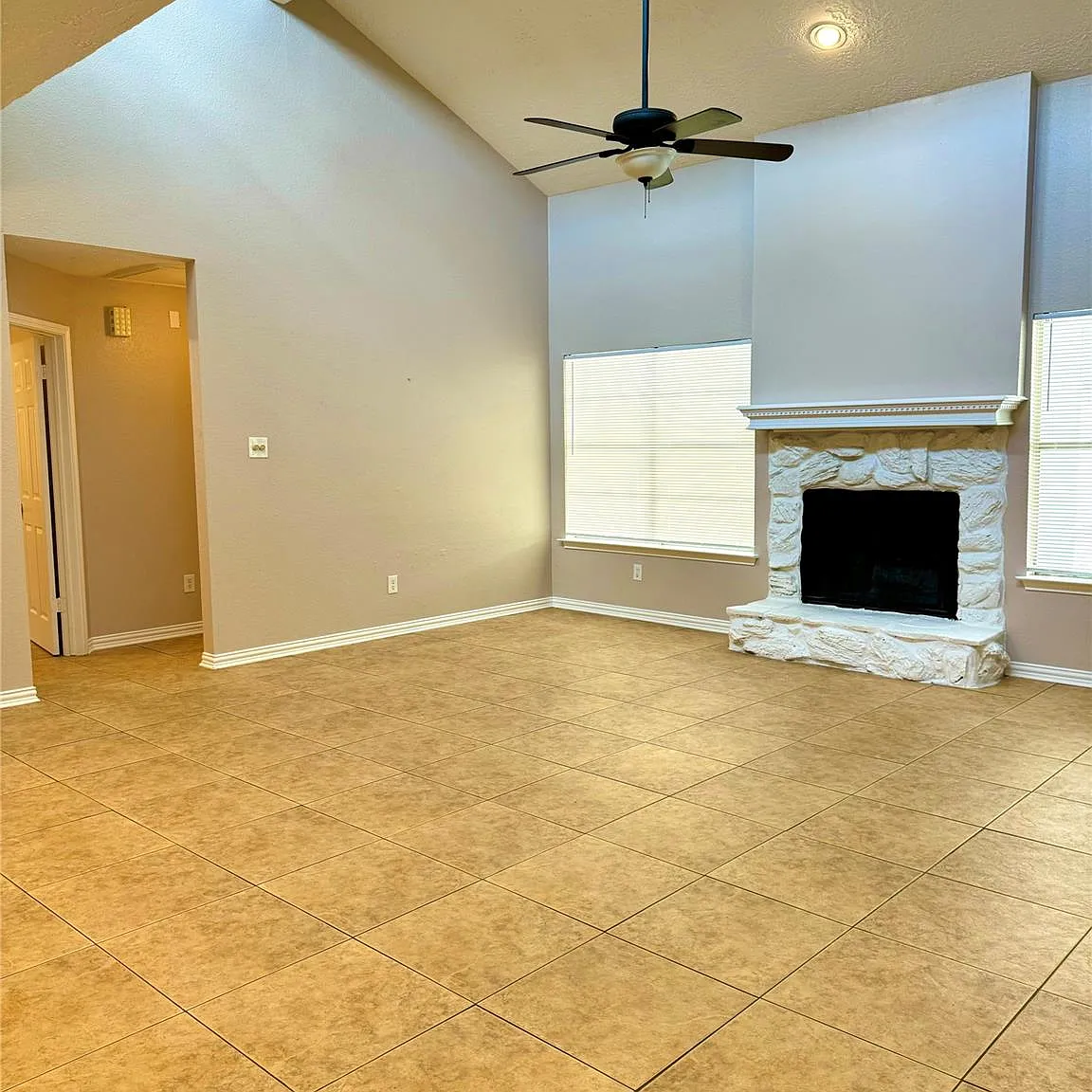 3 bed, 2.0 bath, 1434 sqft, $1,795 — Photo 4