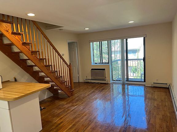2nd image of 7615 113th St APT 3A