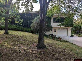 731 Valley View Rd, Saint Peter, MN 56082