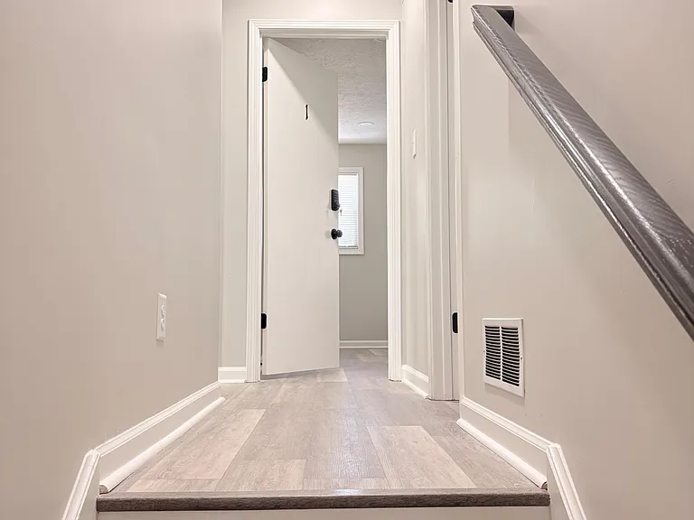 Robbie Ln SW — Photo 6