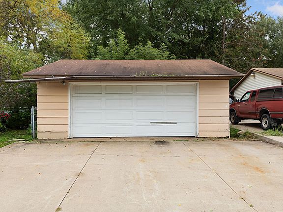 4th image of 698 Gentry Ave N