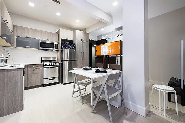 Rented by Perry Associates NYC Inc | media 2