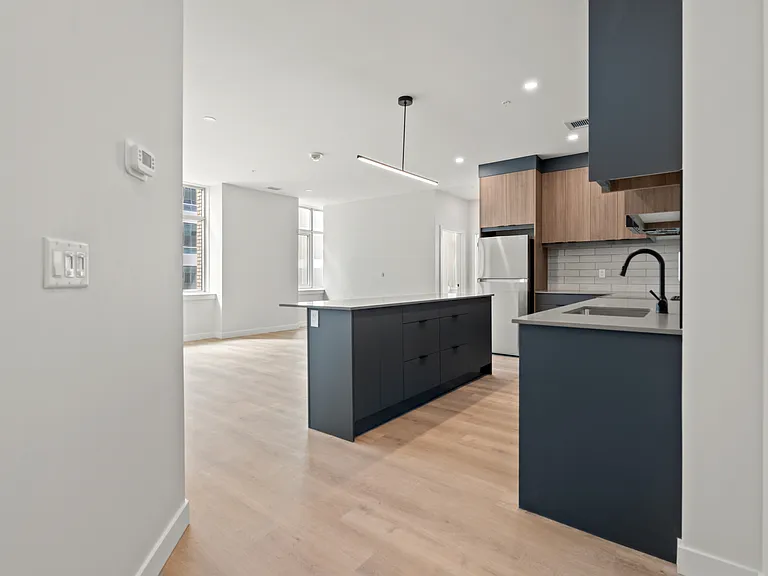 736 8th Ave SW — Photo 65