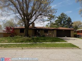 1615 Skyline Dr, Lincoln, NE 68506
