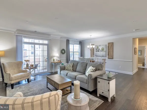 21025 Rocky Knoll Sq APT 204, Ashburn, VA 20147