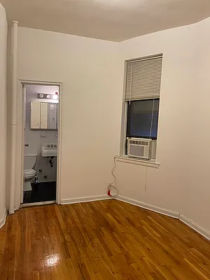 Rented by Eric Goodman Realty Corp | media 10