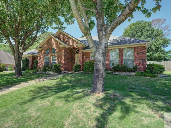 16 Ashleigh Cir, Wake Village, TX 75501