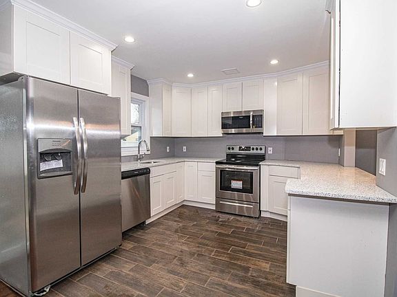 4th image of 83 W 4th St